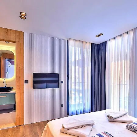 3 Bedroom Seaview With Private Pool And Garden 칼칸