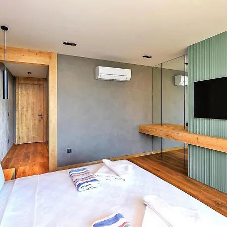 3 Bedroom Seaview With Private Pool And Garden 칼칸