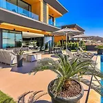 3 Bedroom Seaview With Private Pool And Garden